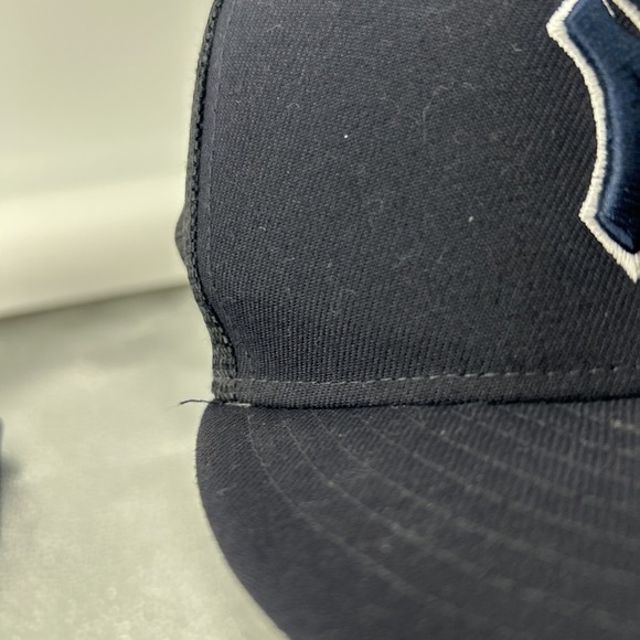 New Era New York NY Yankees MLB Black Fitted Size 6 3/4  Mesh In Black - Picture 3 of 8